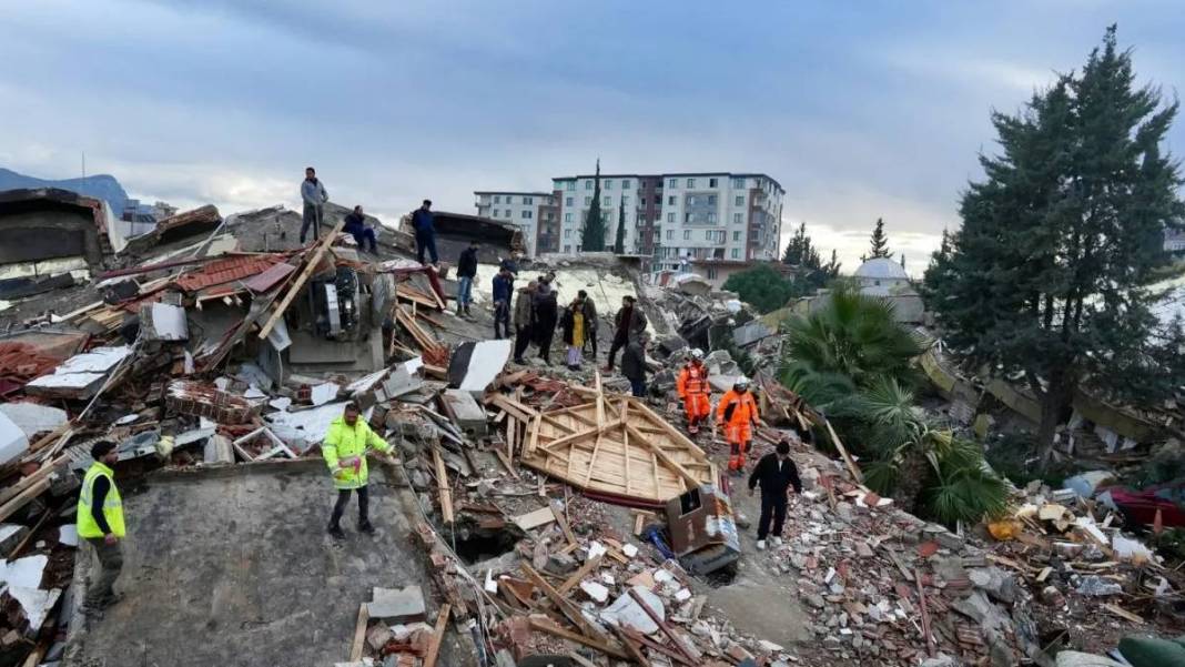 Yeğenini enkazdan kurtarmak için kolunu kestirdi ama... Yürek yakan acıyı Survivor Hakan duyurdu: Duyanlar göz yaşına boğuldu 2